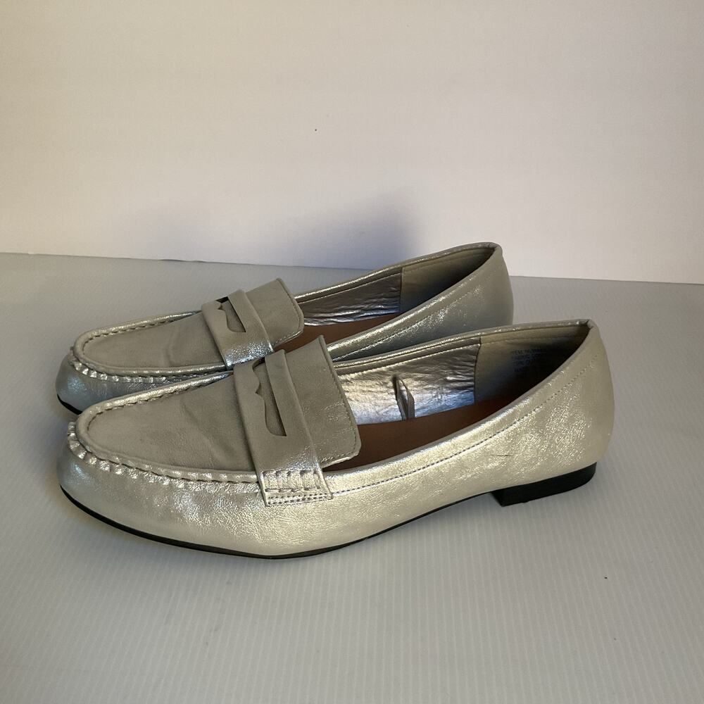 Torrid Silver Loafers Women’s Size 10  Wide Width Penny Slip-On Flats metallic